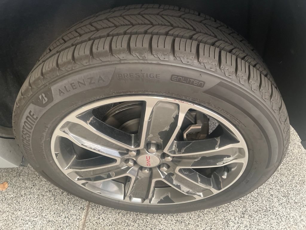 Used 2019 GMC Acadia Denali w/ Technology Package FWD image 16