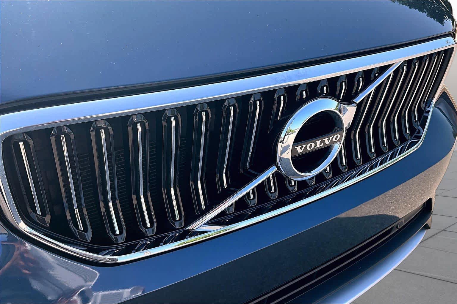 Used 2021 Volvo XC40 T4 Inscription w/ Protection Package FWD image 32