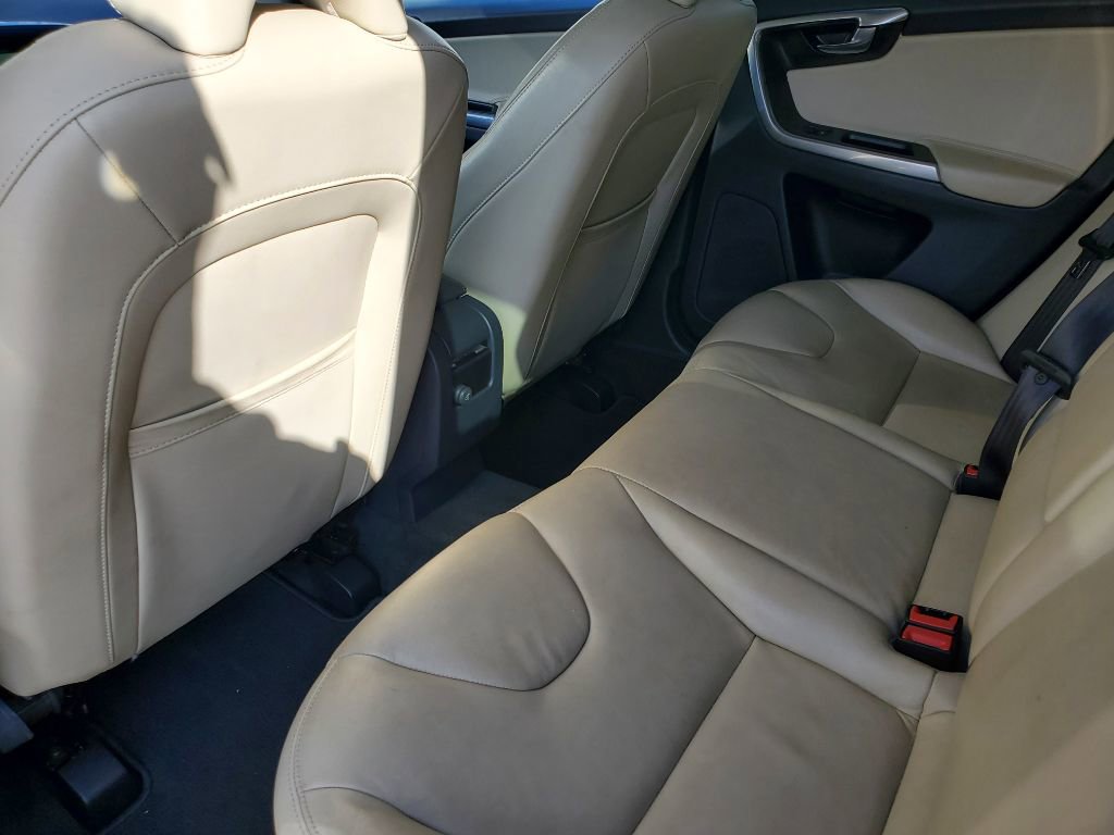 Used 2016 Volvo XC60 T6 w/ Proximity Package image 26