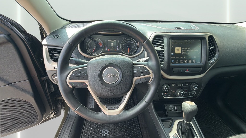 Used 2017 Jeep Cherokee 75th Anniversary FWD image 12