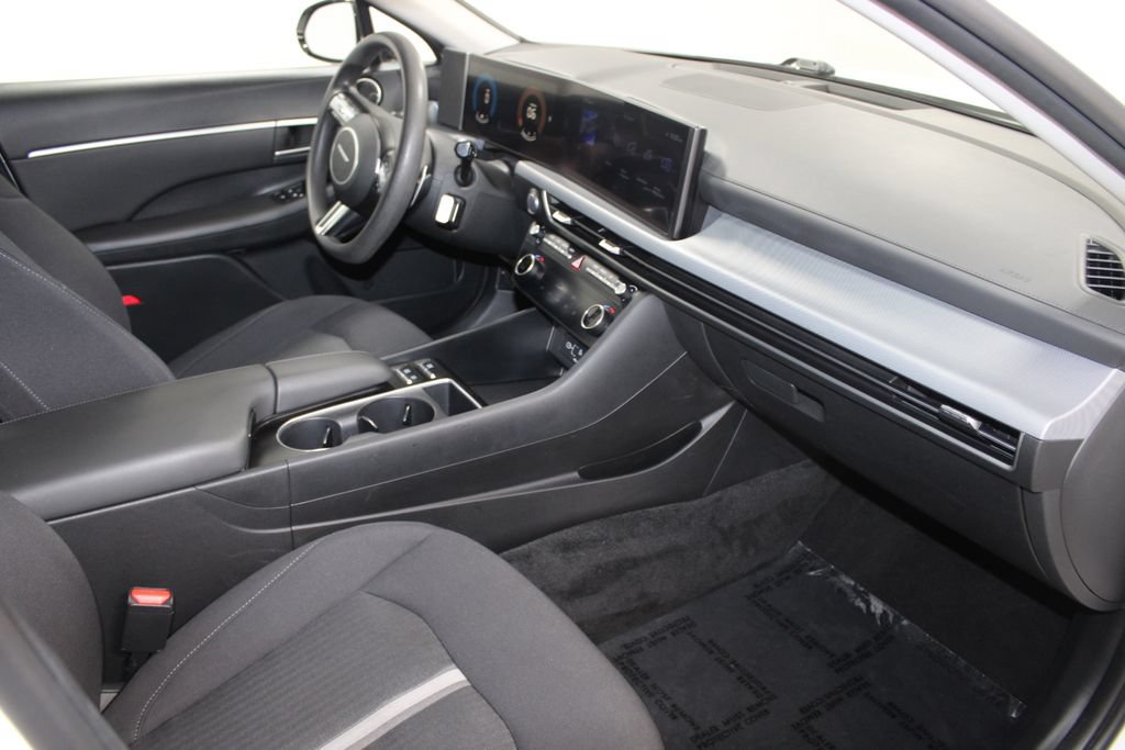 Used 2025 Hyundai Sonata SEL FWD image 23