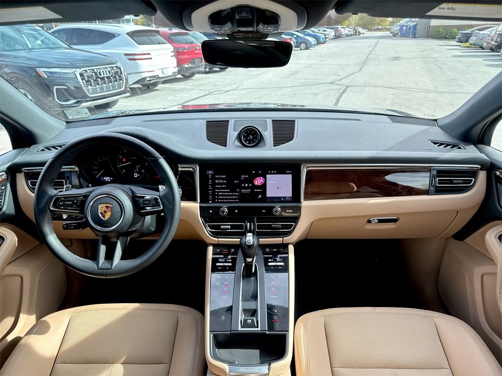 Used 2022 Porsche Macan Base image 11