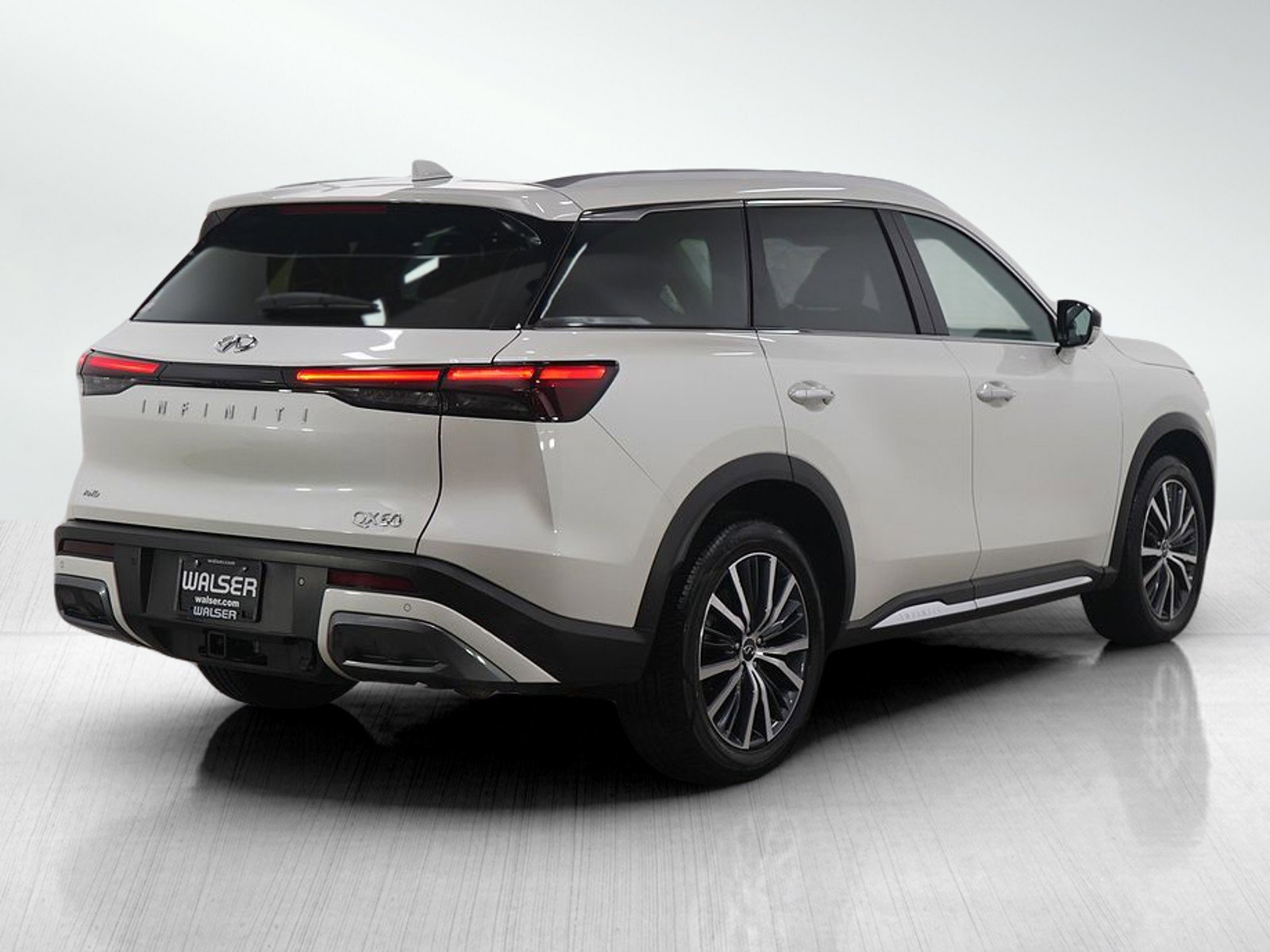 Used 2024 INFINITI QX60 Sensory AWD/4WD image 7