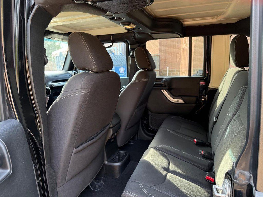 Used 2017 Jeep Wrangler Unlimited Rubicon w/ Connectivity Group image 10