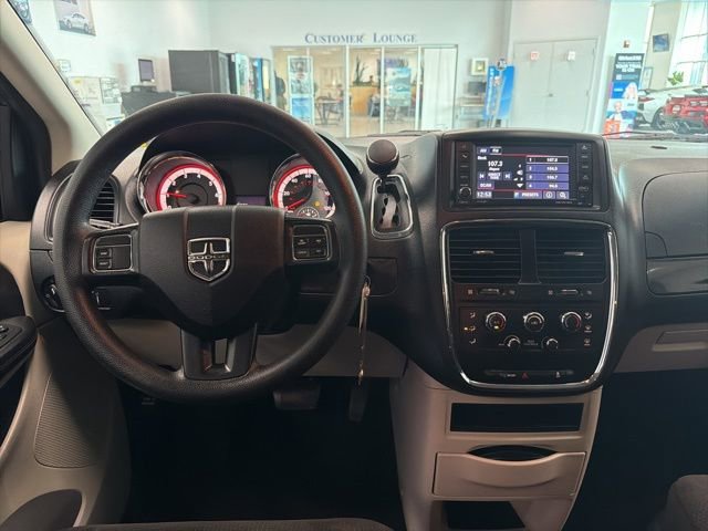 Used 2018 Dodge Grand Caravan SE image 23