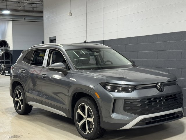 New 2026 Volkswagen Tiguan SE image 2