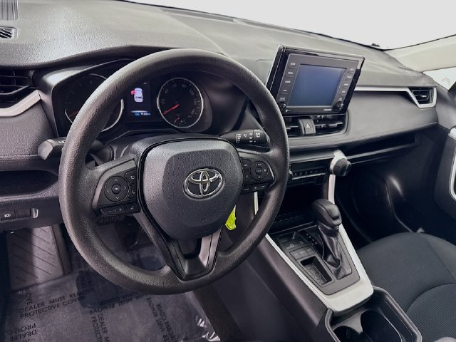 Used 2020 Toyota RAV4 LE FWD image 9