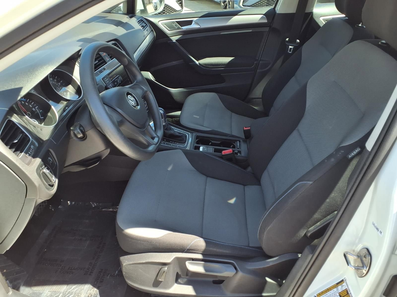 Used 2016 Volkswagen e-Golf SE w/ DC Fast Charging Package FWD image 16