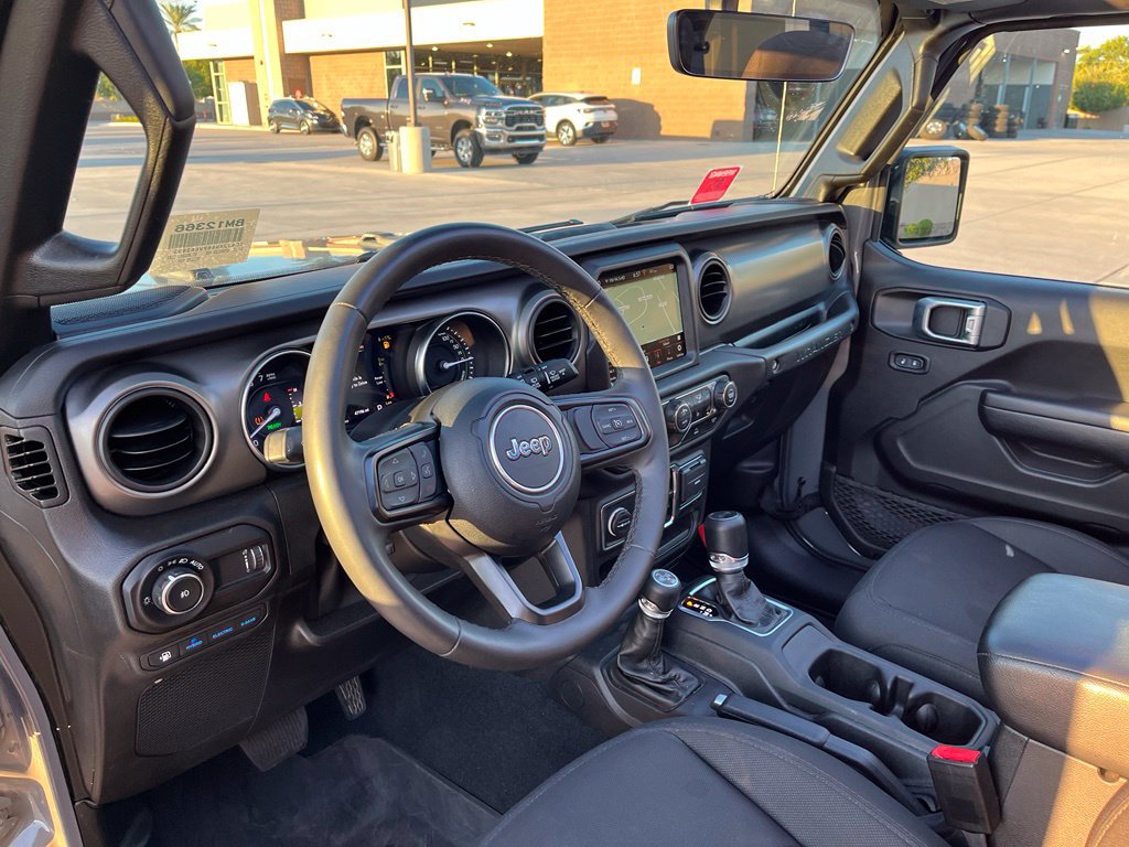 Used 2023 Jeep Wrangler Unlimited w/ Sun & Screen Package AWD/4WD image 13