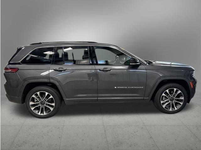 Used 2023 Jeep Grand Cherokee Overland w/ Luxury Tech Group IV AWD/4WD image 6