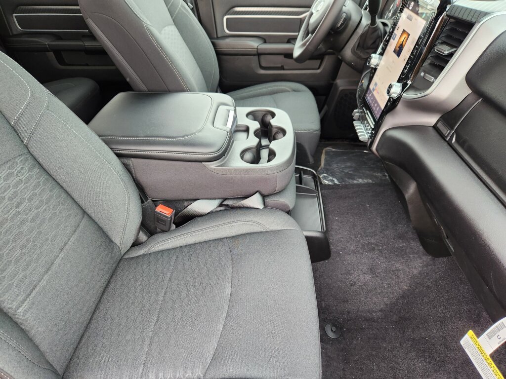 New 2026 RAM 2500 Big Horn AWD/4WD image 13