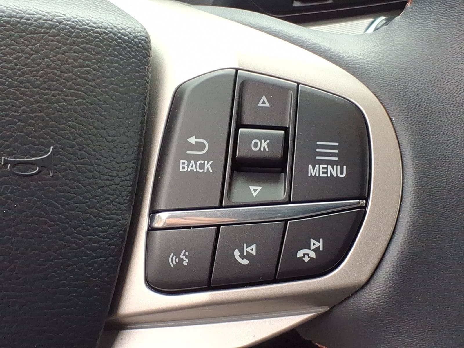 Used 2025 Ford Explorer Active AWD/4WD image 20