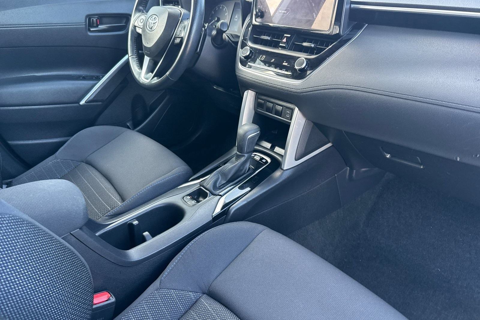 Used 2024 Toyota Corolla Cross SE w/ Moonroof Package image 32