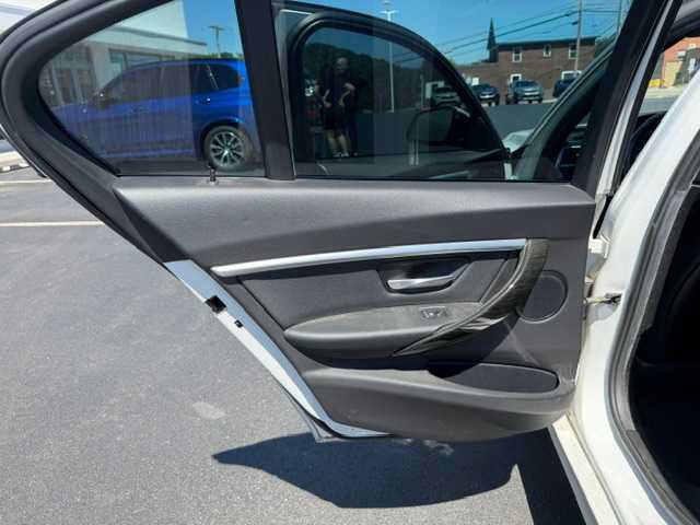 Used 2018 BMW 330i xDrive Sedan w/ Convenience Package AWD/4WD image 20