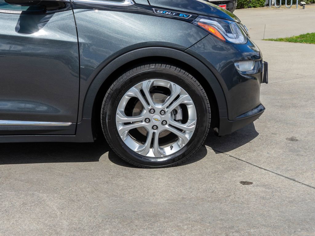 Used 2021 Chevrolet Bolt LT FWD image 34