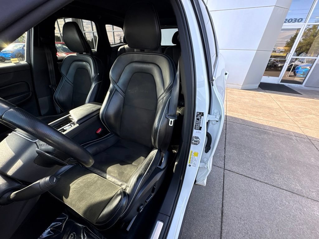 Used 2018 Volvo XC60 T8 R-Design w/ Convenience Package AWD/4WD image 12