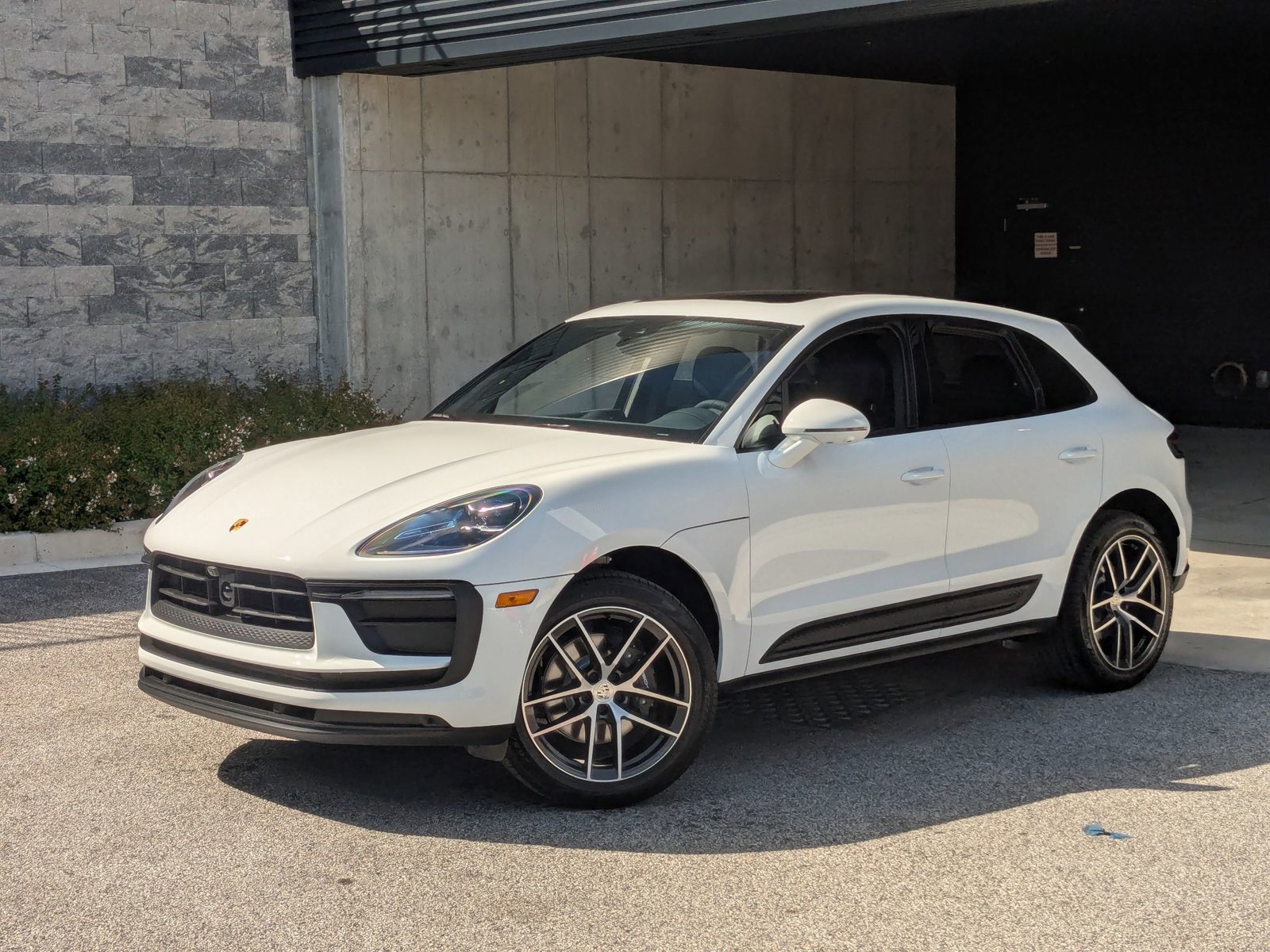 Certified 2026 Porsche Macan image 1