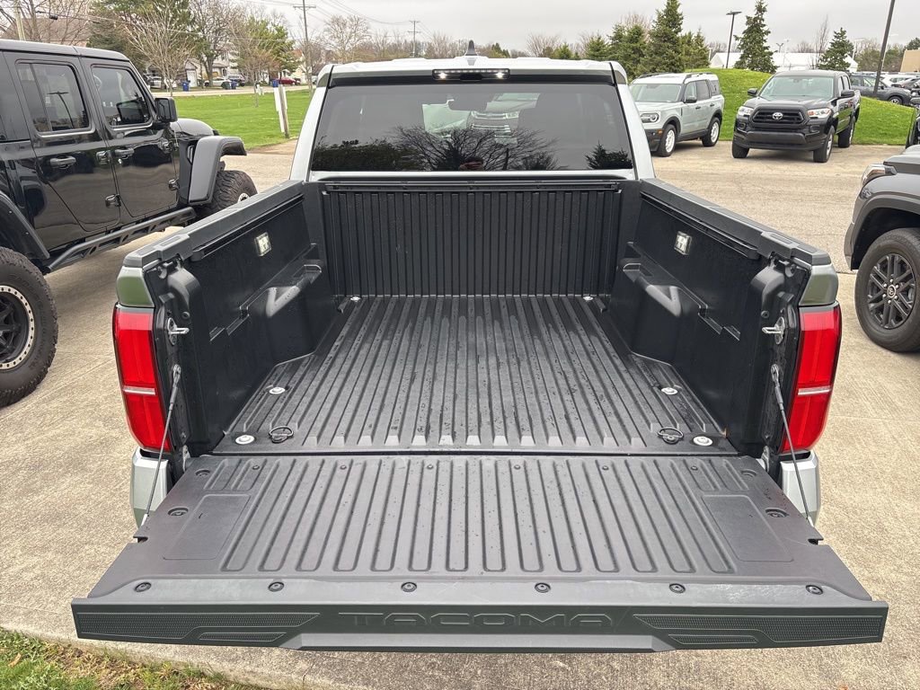 Used 2025 Toyota Tacoma TRD Sport AWD/4WD image 7