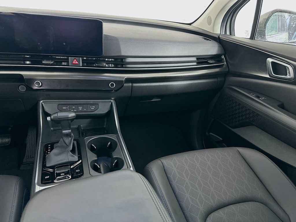 Used 2026 Kia Carnival SX w/ SX Dark Edition Package image 31
