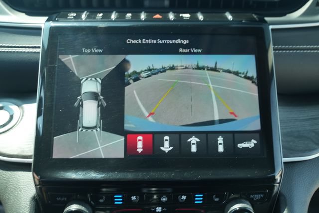 Used 2023 Jeep Grand Cherokee L Limited w/ Luxury Tech Group II AWD/4WD image 32