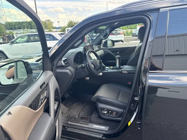 Used 2025 Lexus LX 700h Overtrail w/ Accessory Package (Z1) AWD/4WD image 5