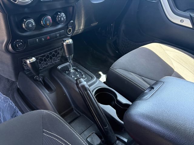 Used 2016 Jeep Wrangler Rubicon w/ Power Convenience Group AWD/4WD image 17