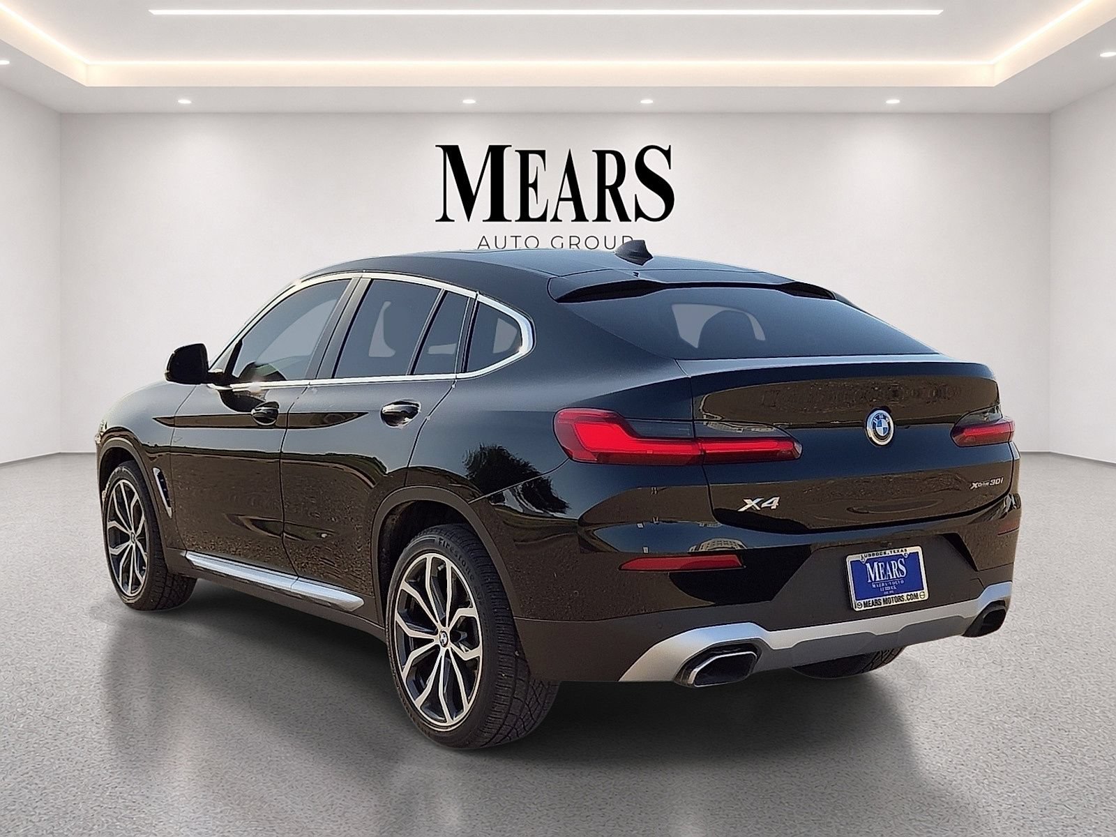 Used 2022 BMW X4 xDrive30i w/ Parking Assistance Package AWD/4WD image 3