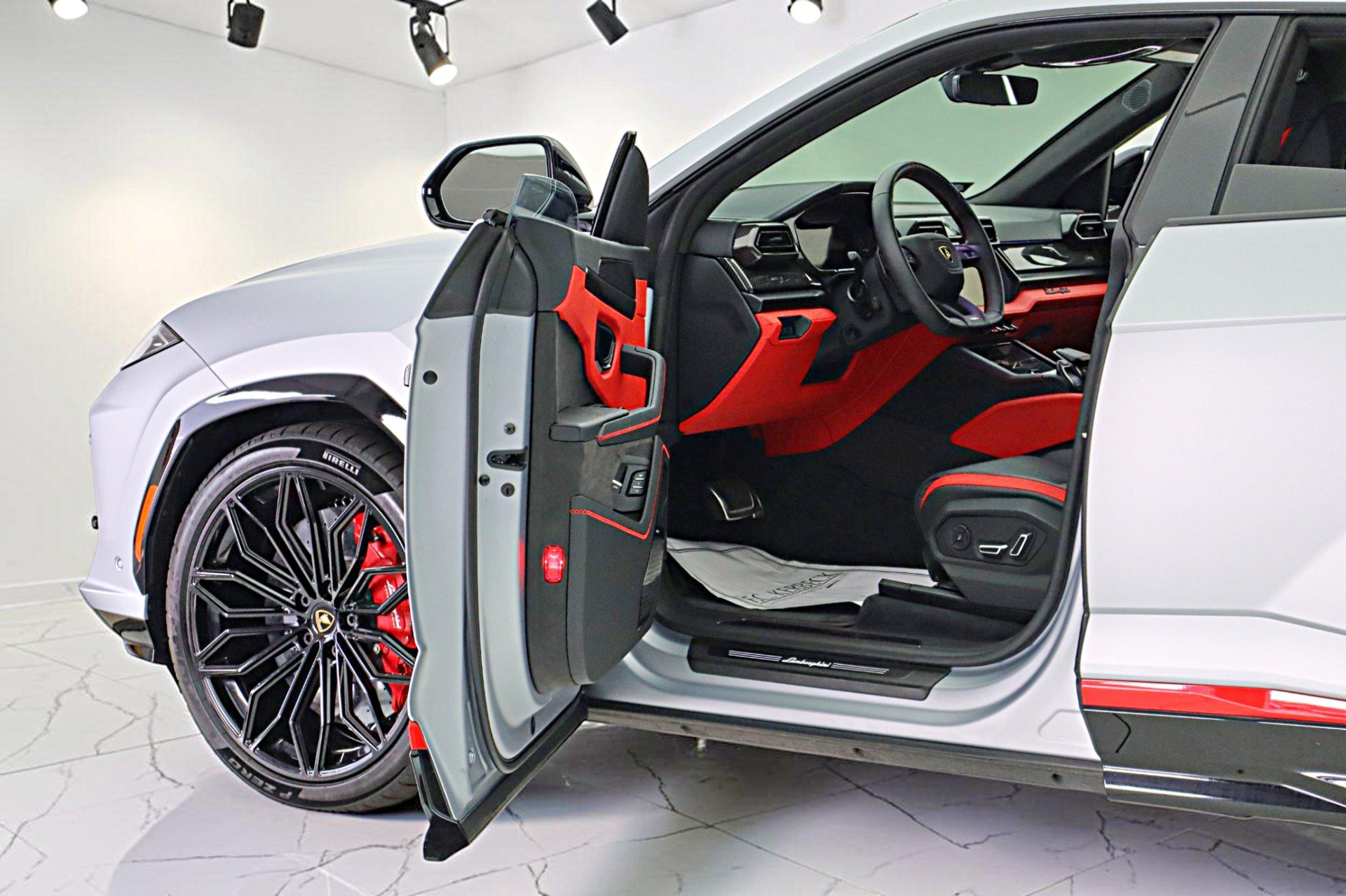 Used 2025 Lamborghini Urus S AWD/4WD image 7