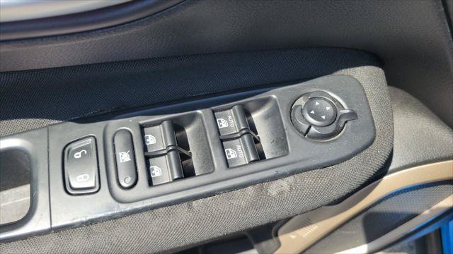 Used 2015 Jeep Renegade Latitude FWD image 18