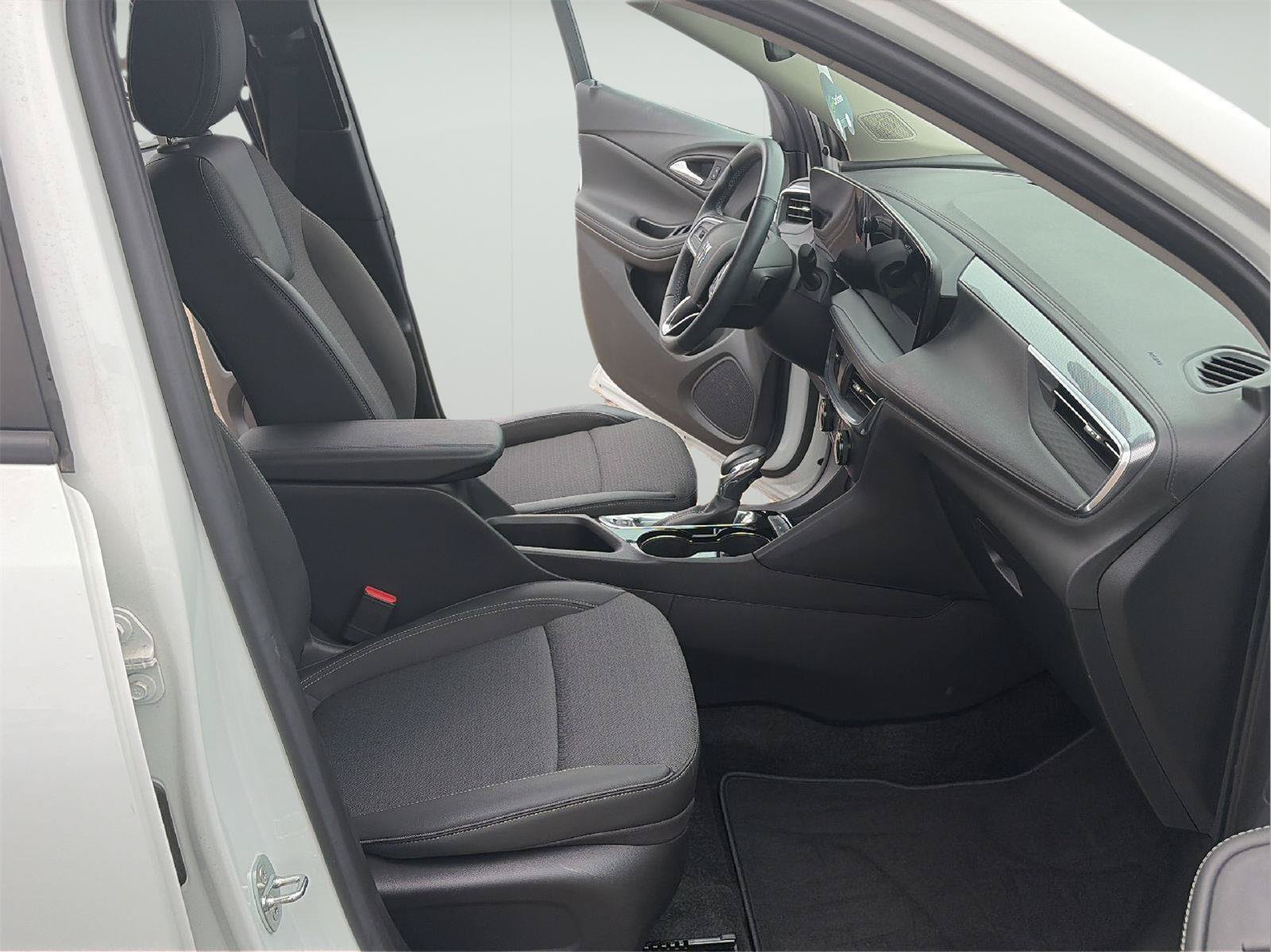 Certified 2024 Buick Encore GX Preferred w/ Comfort Package FWD image 18