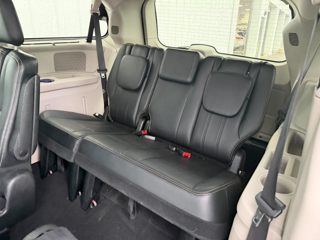 Used 2012 Chrysler Town & Country Touring-L w/ Driver Convenience Group FWD image 16