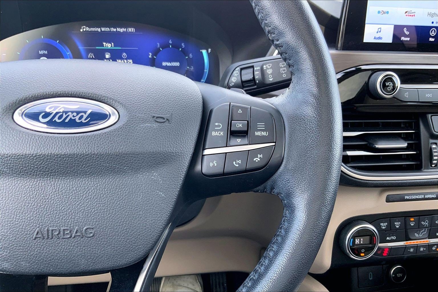 Used 2020 Ford Escape Titanium image 22