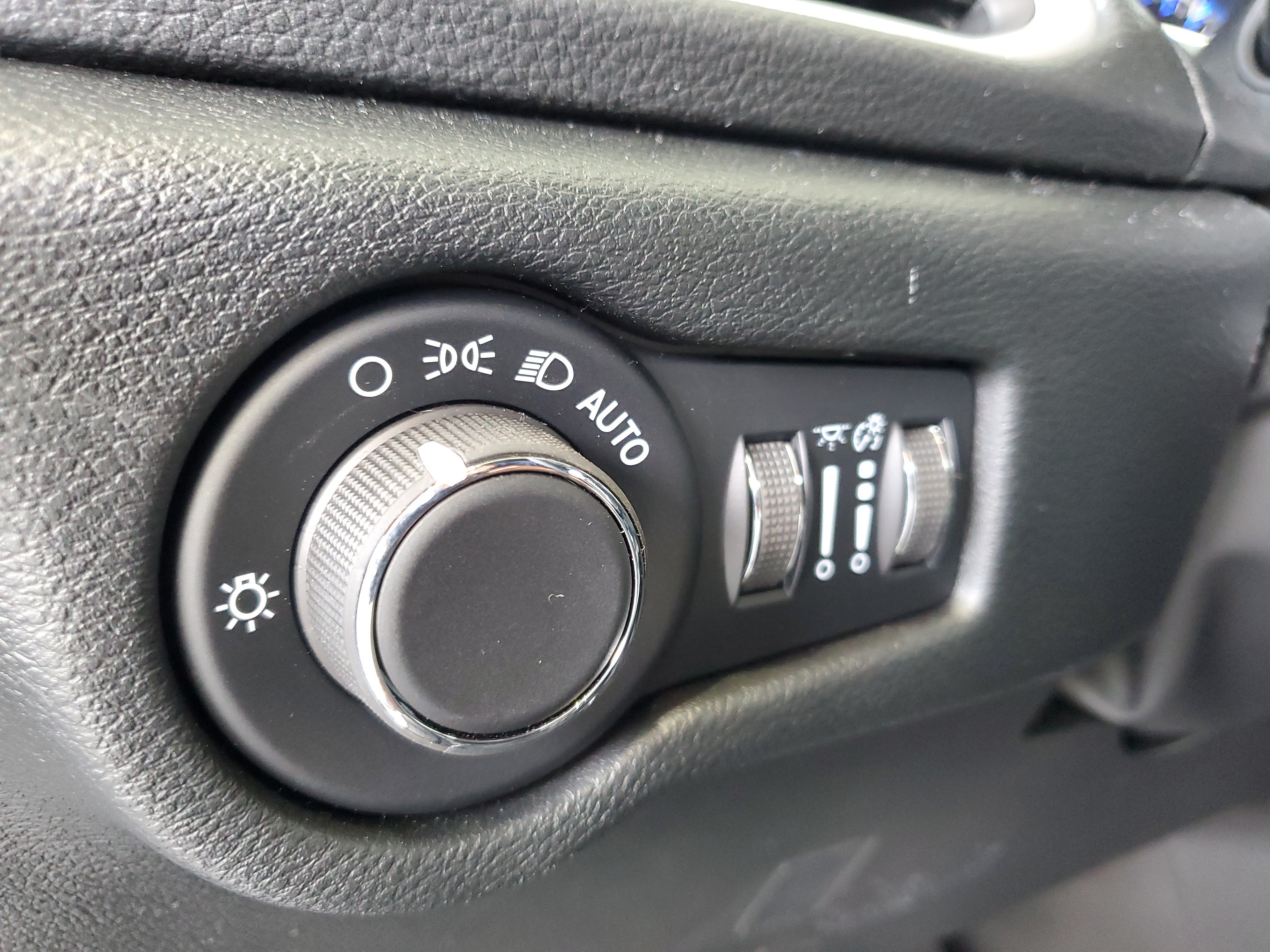 New 2027 Chrysler Pacifica Select FWD image 22