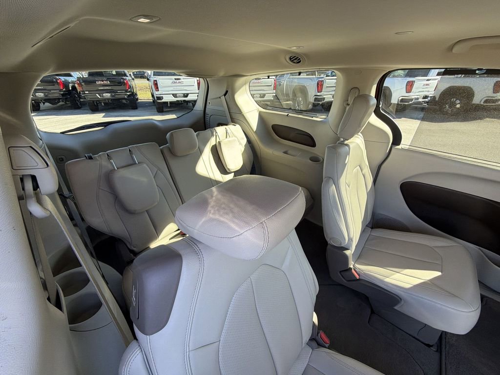 Used 2020 Chrysler Pacifica Touring-L image 31