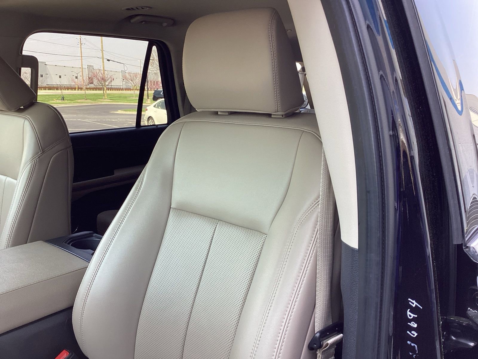 Used 2024 Ford Expedition Max XLT image 14