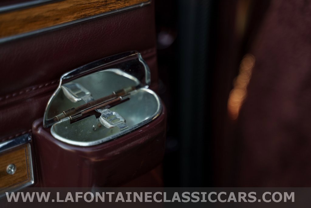 Used 1991 Jeep Grand Wagoneer Base image 88