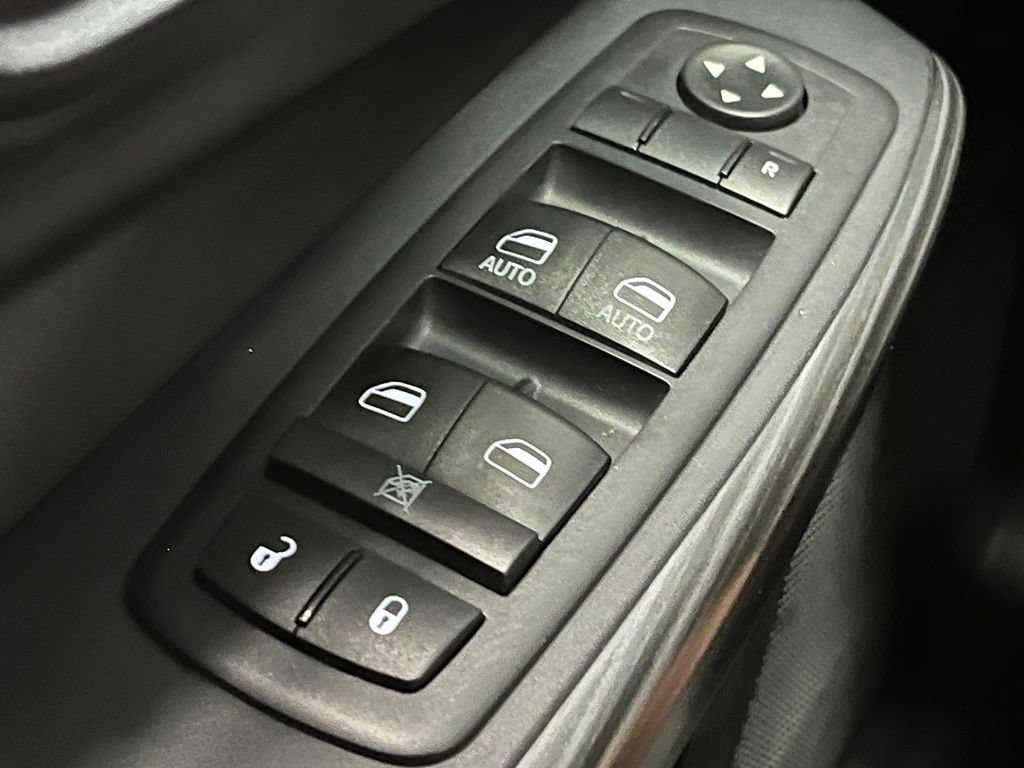 Used 2015 Jeep Cherokee Latitude w/ Comfort/Convenience Group AWD/4WD image 17