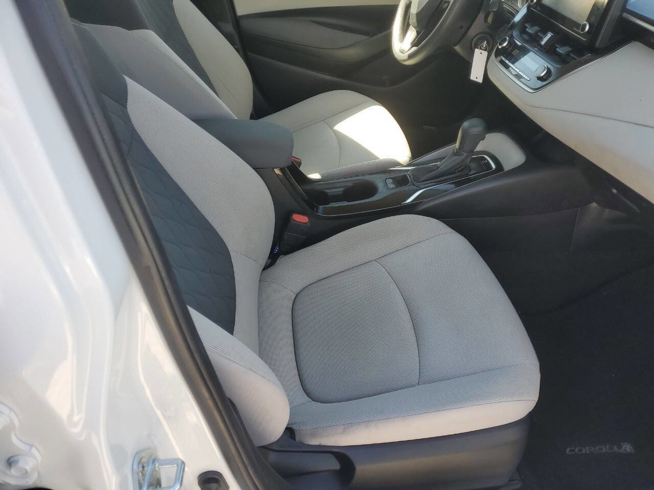 Used 2022 Toyota Corolla LE FWD image 7