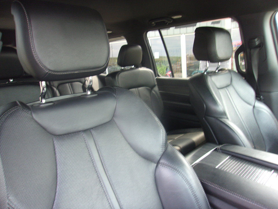 Used 2024 Jeep Wagoneer Series III w/ Flexible Seating Group AWD/4WD image 13