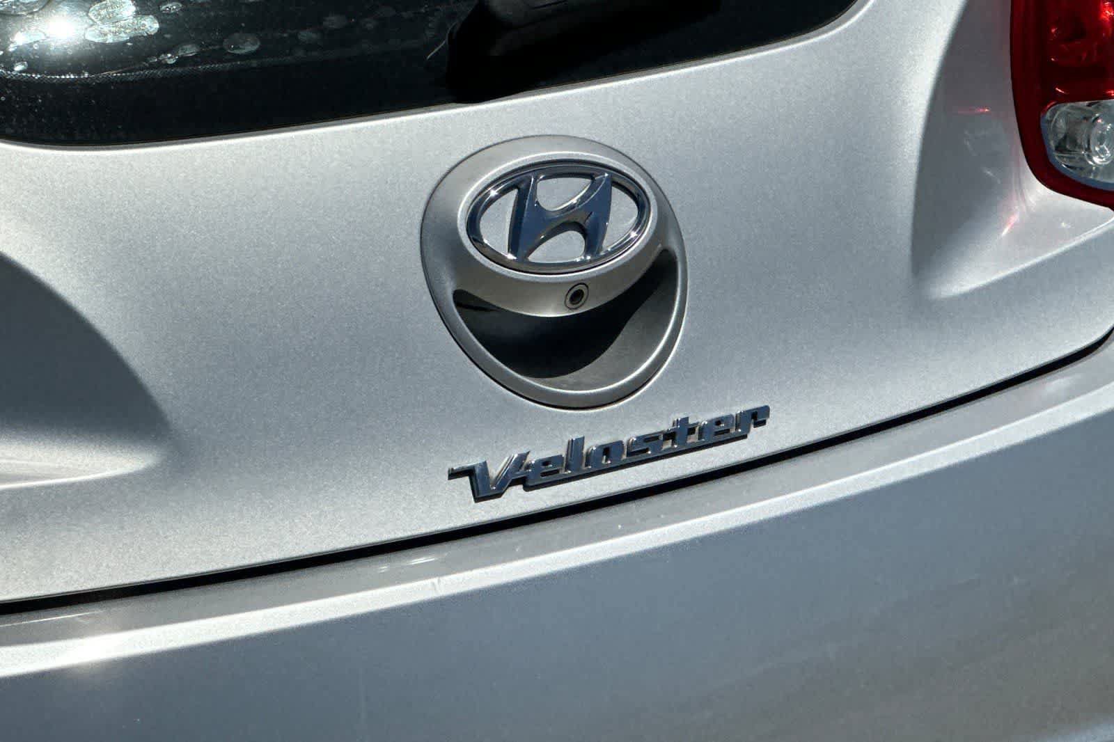 Used 2015 Hyundai Veloster FWD image 13