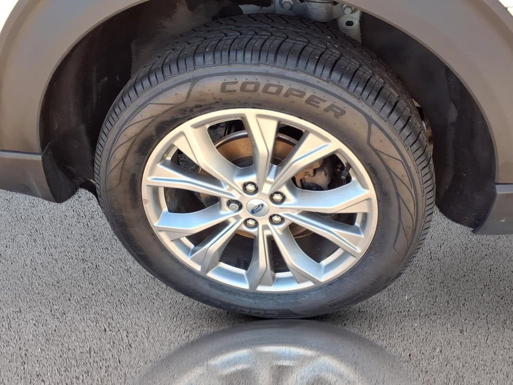 Used 2022 Ford Explorer XLT w/ Equipment Group 202A AWD/4WD image 31