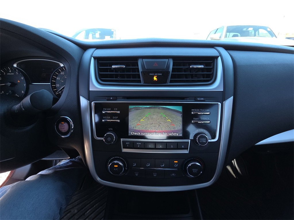 Used 2016 Nissan Altima 2.5 SR w/ Interior Lighting Package image 12