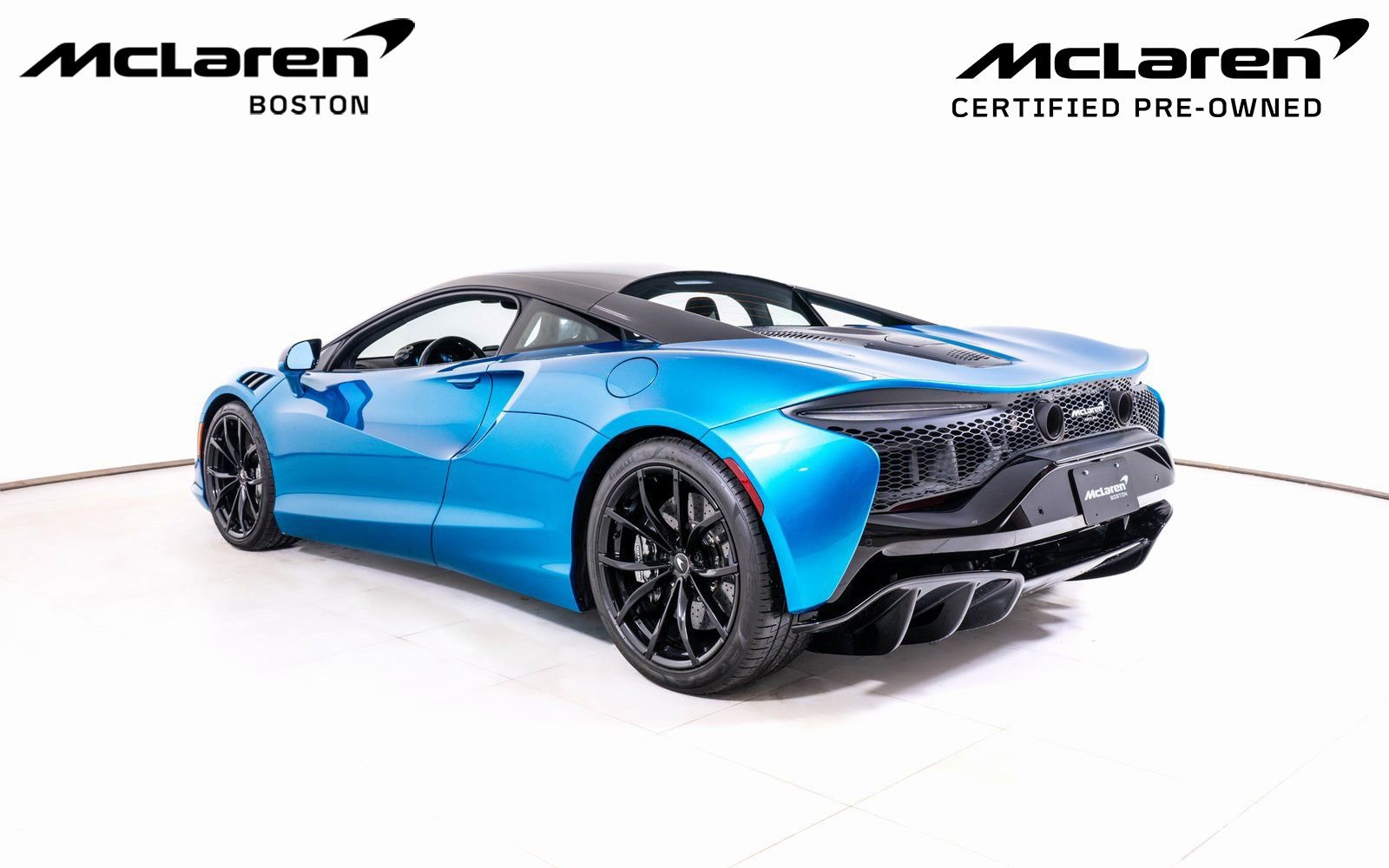 Used 2024 McLaren Artura image 3