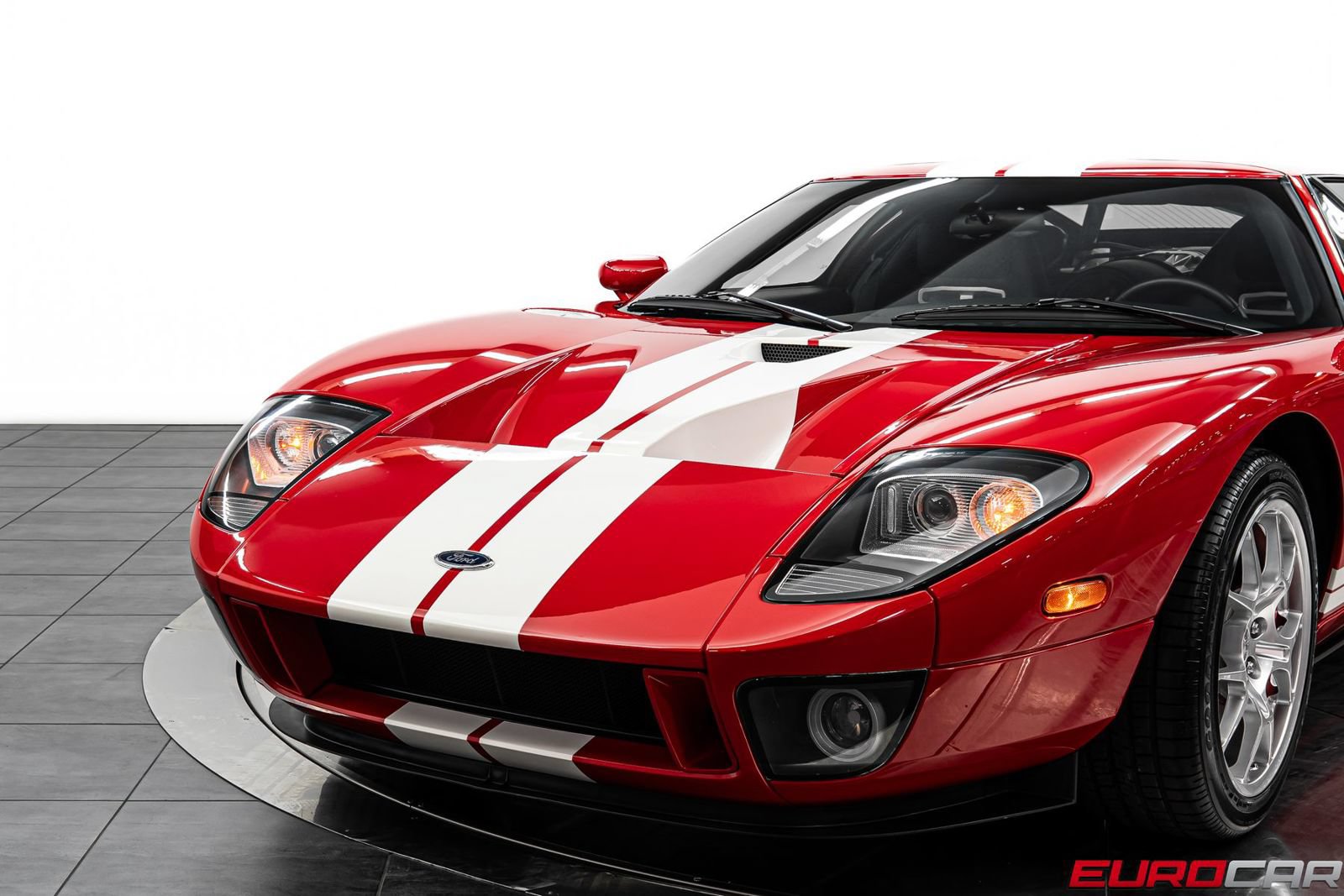 Used 2005 Ford GT RWD image 13