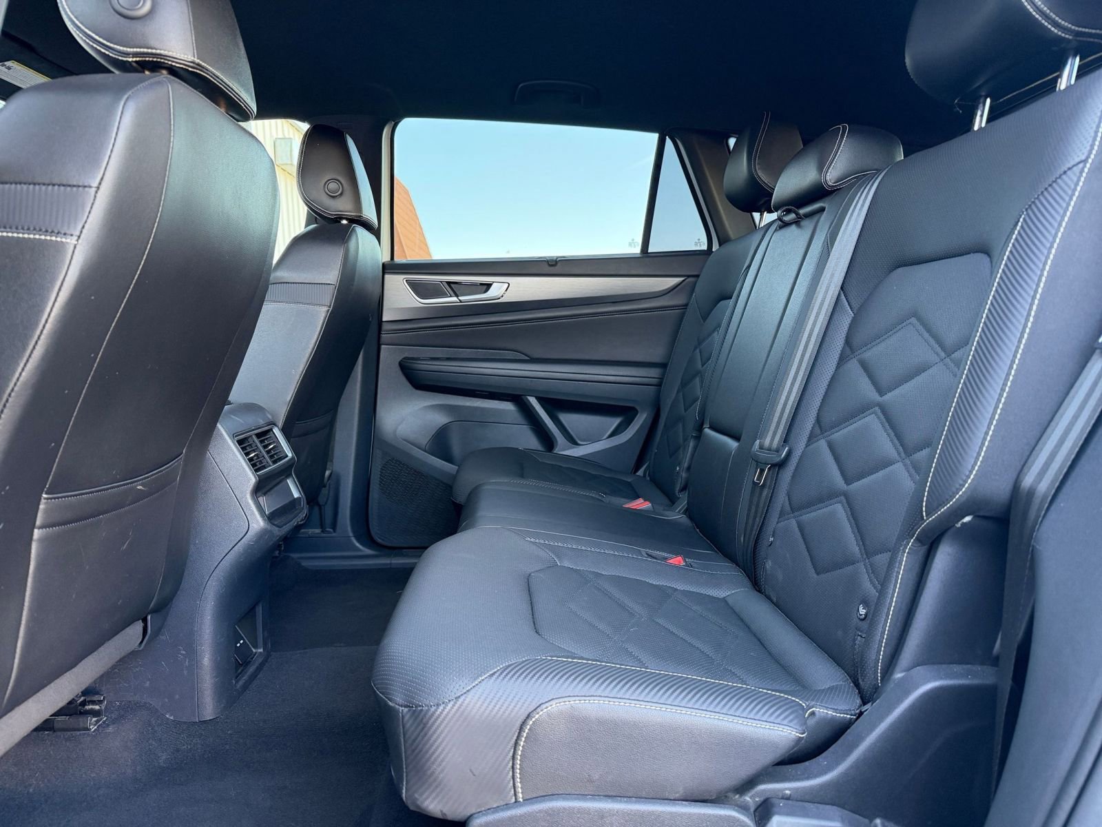 Used 2025 Volkswagen Atlas Cross Sport SE FWD image 28