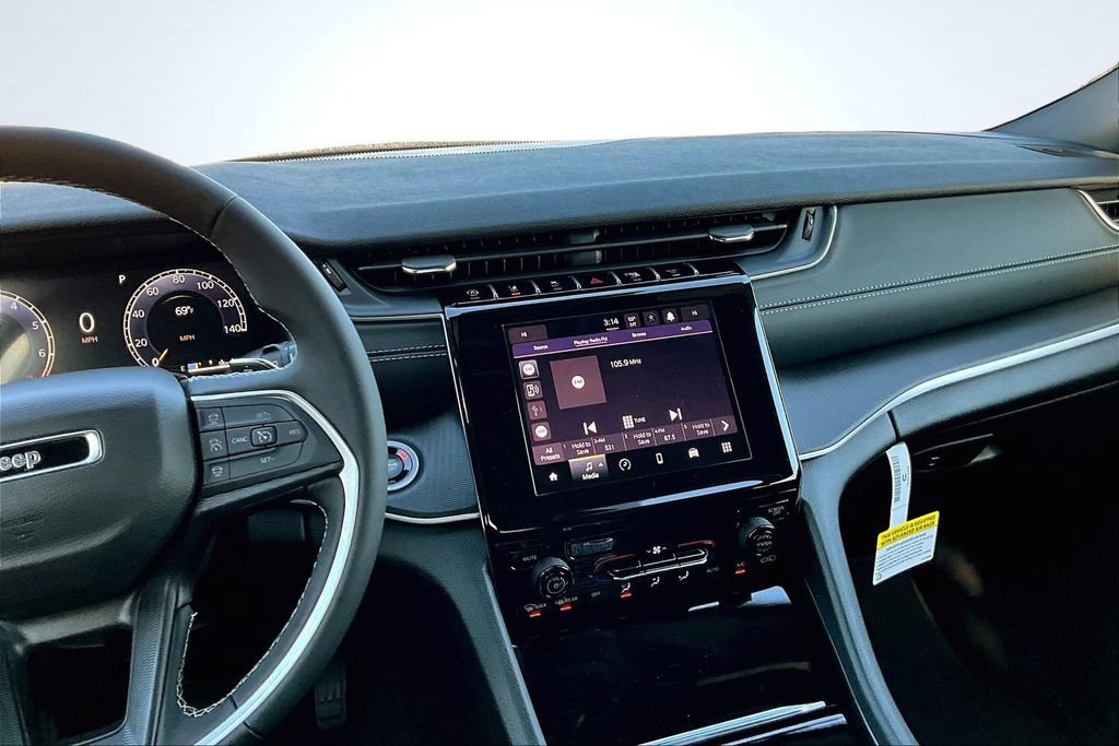 New 2025 Jeep Grand Cherokee Laredo X image 7