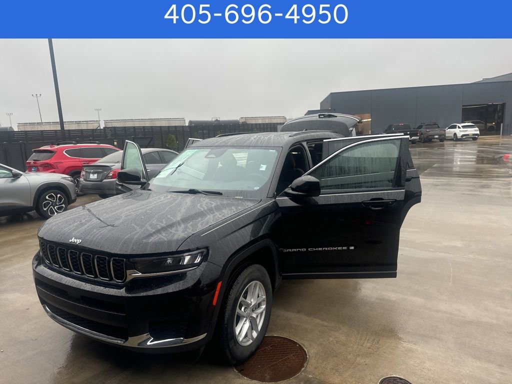 Used 2025 Jeep Grand Cherokee L Laredo image 12