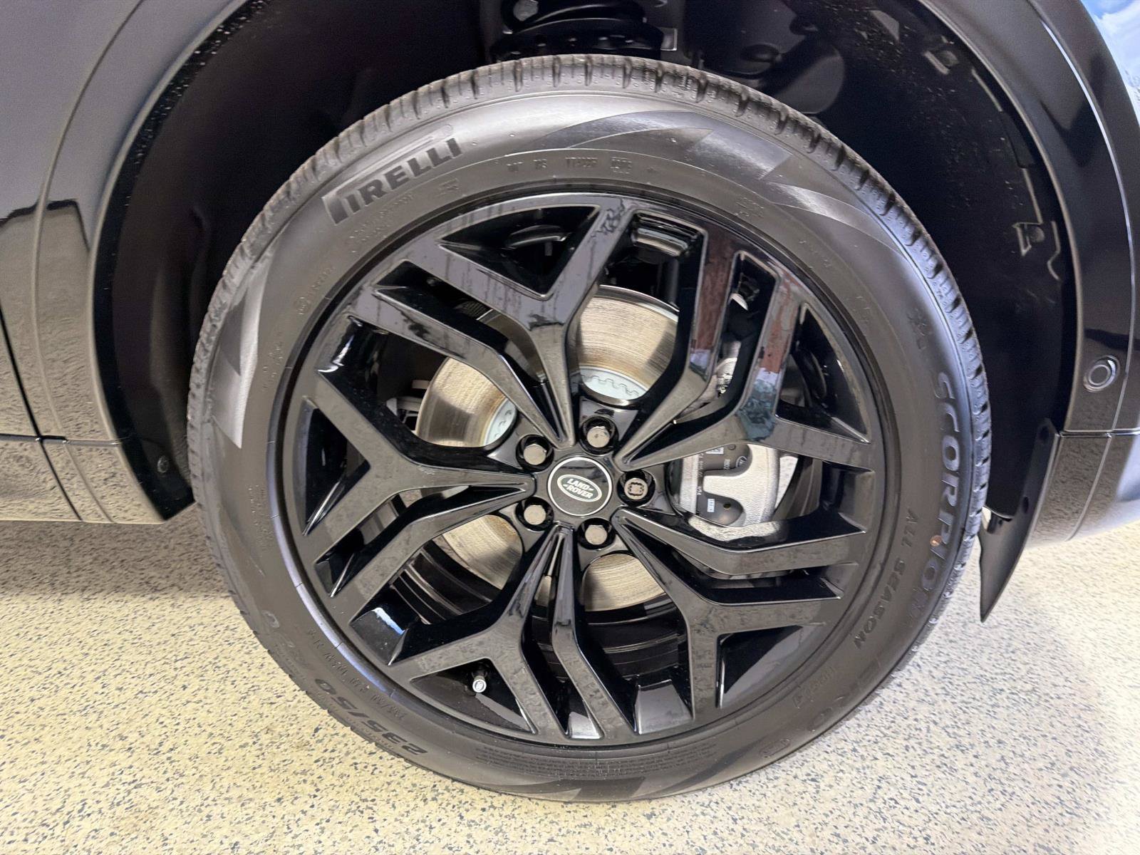New 2026 Land Rover Discovery Sport Landmark AWD/4WD image 9