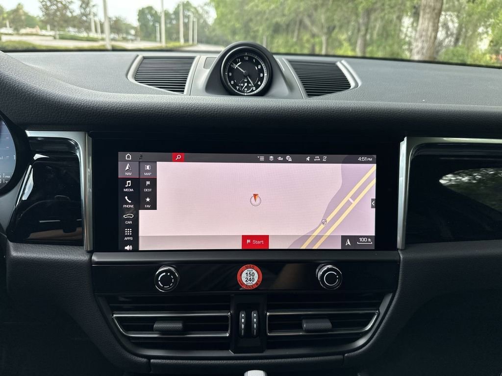 Certified 2025 Porsche Macan image 14