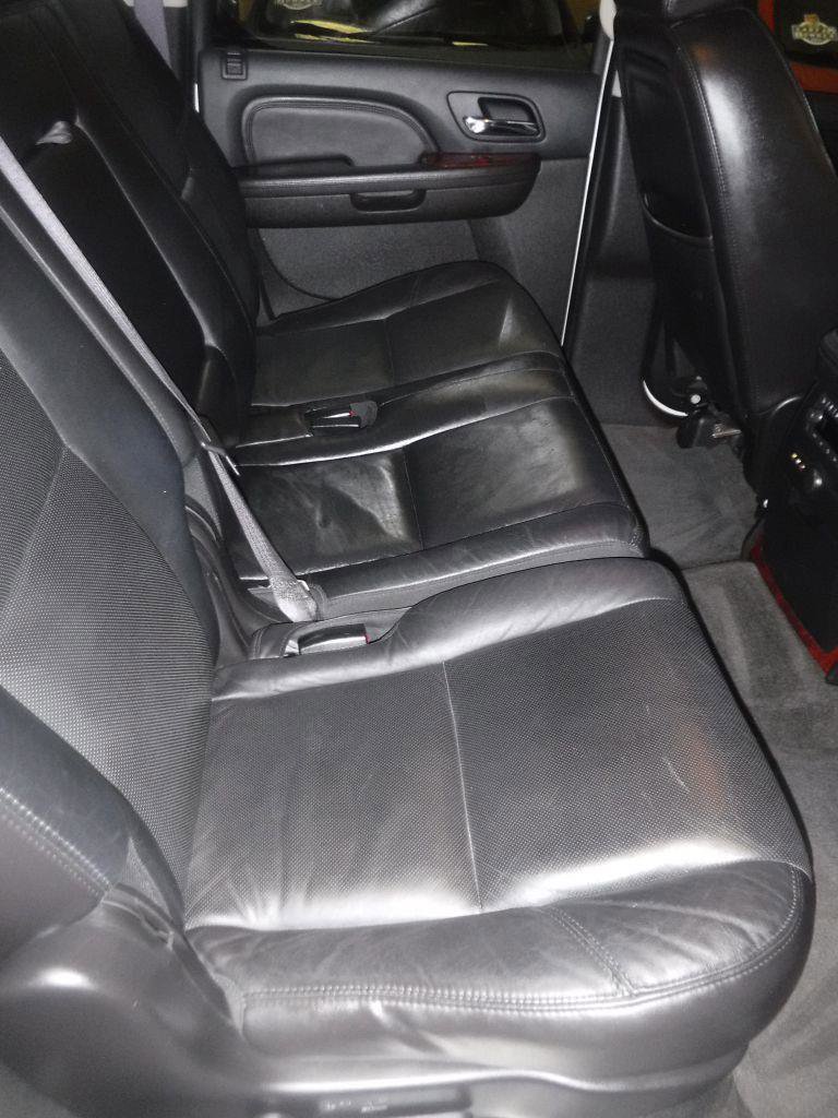 Used 2011 Cadillac Escalade Luxury AWD/4WD image 32